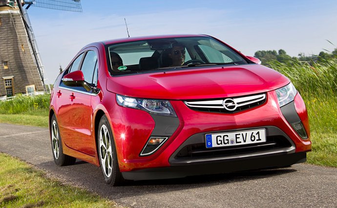 Opel Ampera 2014 dramaticky zlevnil, začíná na 38.300 euro