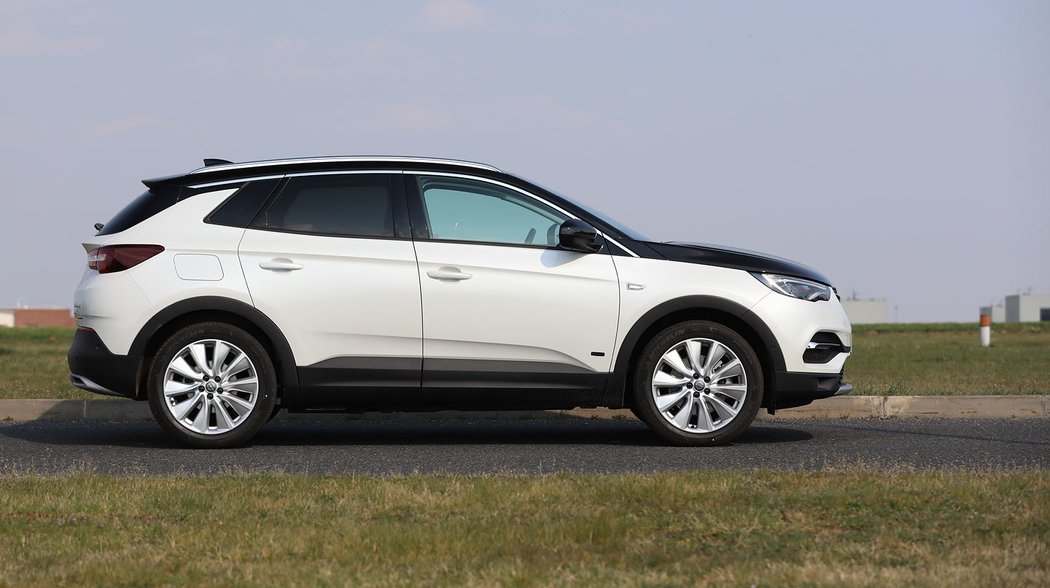 Opel Grandland X Hybrid4