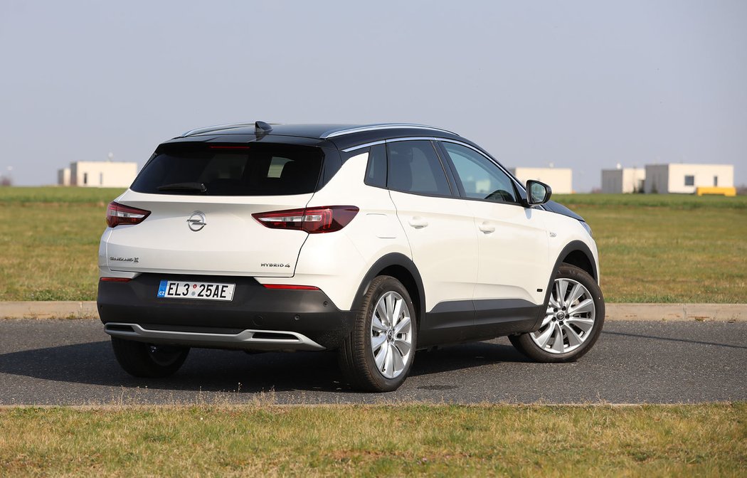 Opel Grandland X Hybrid4