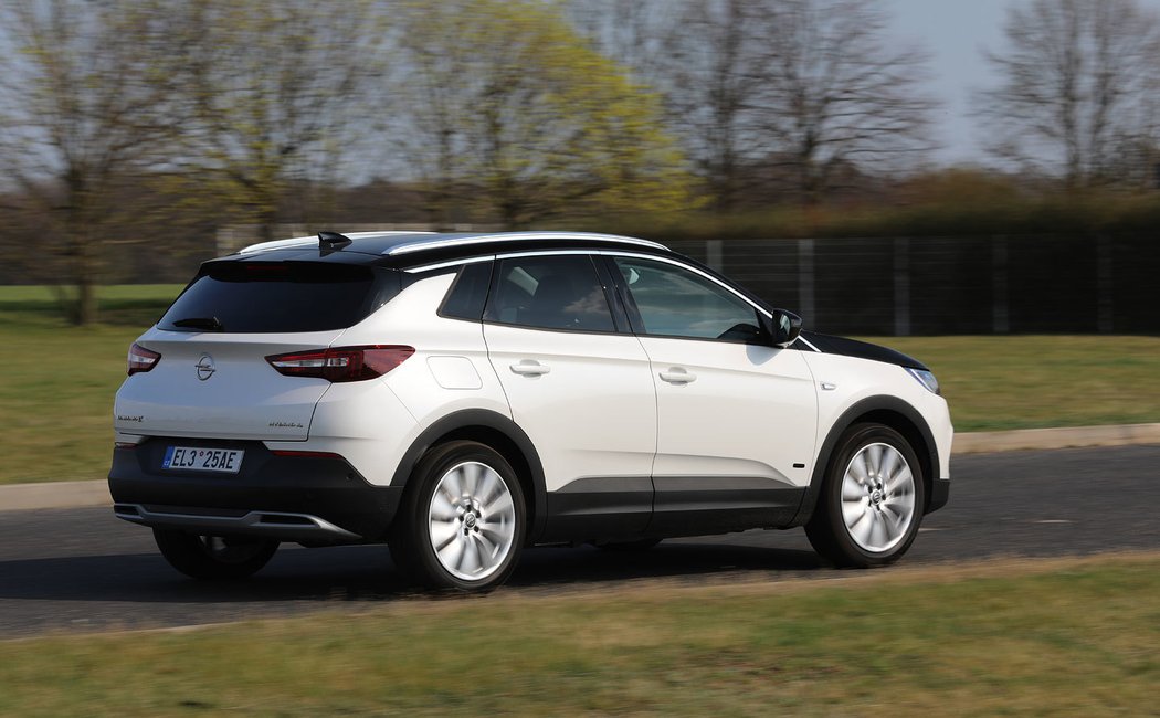 Opel Grandland X Hybrid4