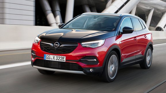 Opel představuje očekávaný plug-in hybridní Grandland X. Má 300 koní a ujede až 60 km na elektřinu