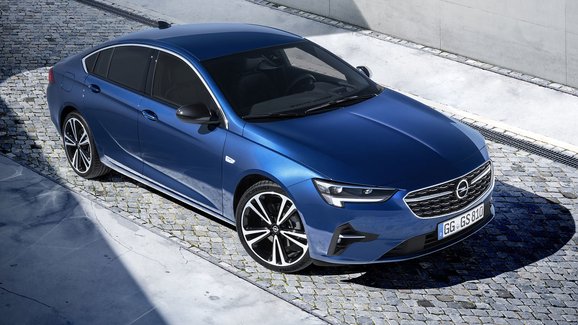 Modernizovaný Opel Insignia konečně odhaluje české ceny. Novým základem je naftový tříválec