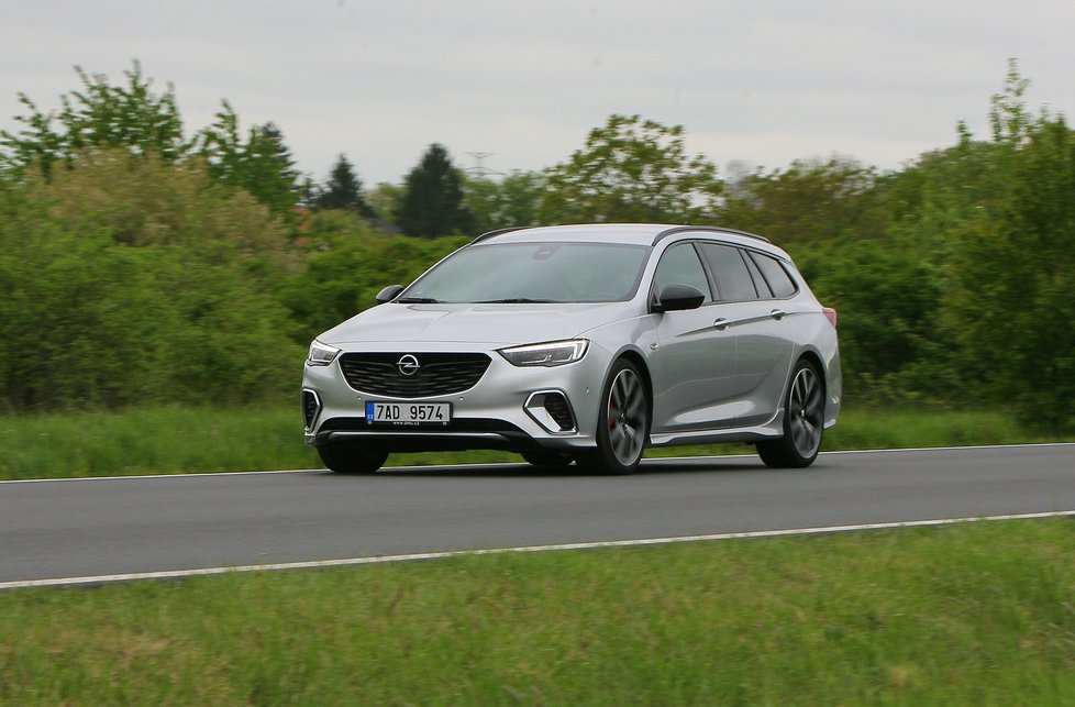 Opel Insignia GSi Sports Tourer 2.0 CDTI BiTurbo: Sporťáku, přiznej barvu