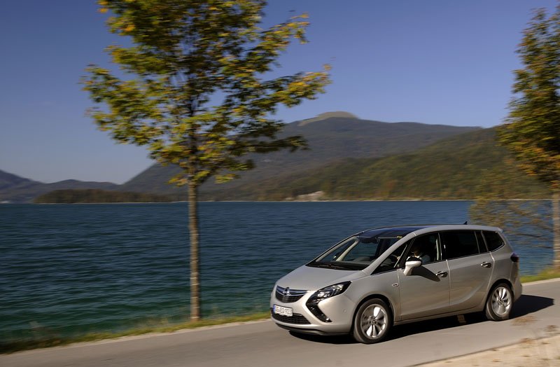 Opel Zafira Tourer - Oficiální fotografie (říjen 2011)