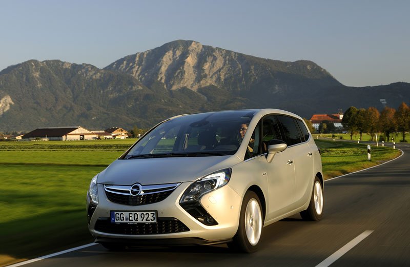 Opel Zafira Tourer - Oficiální fotografie (říjen 2011)