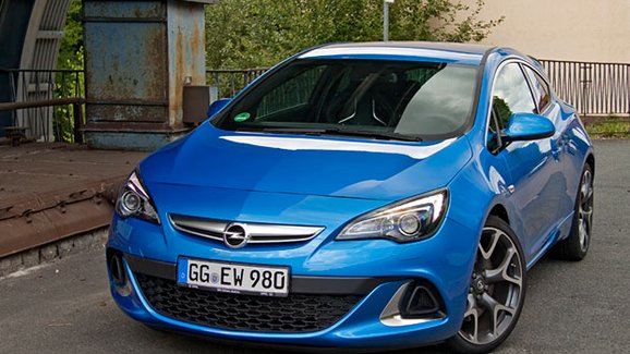 TEST Opel Astra OPC: První jízdní dojmy