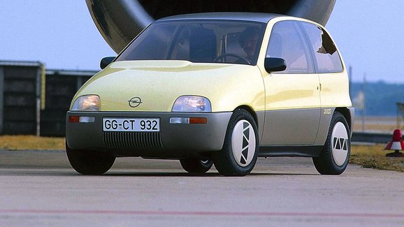 Opel Junior (1983): Městské auto s bleskem mělo chytře vymyšlený interiér