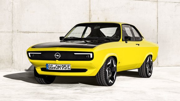 Opel Manta GSe ElektroMod oficiálně. Retro elektromobil má manuál!