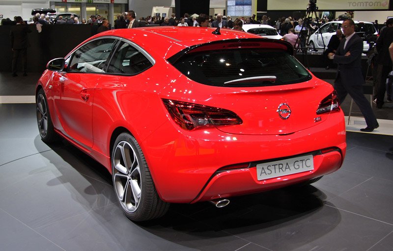 Opel Astra GTC ve Frankfurtu