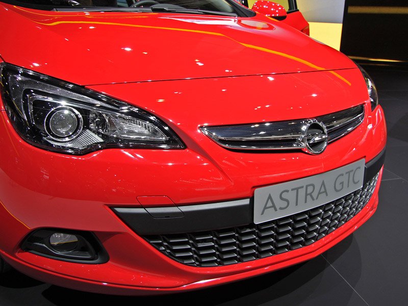 Opel Astra GTC ve Frankfurtu