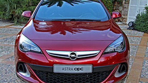 Opel Astra OPC: První statické dojmy