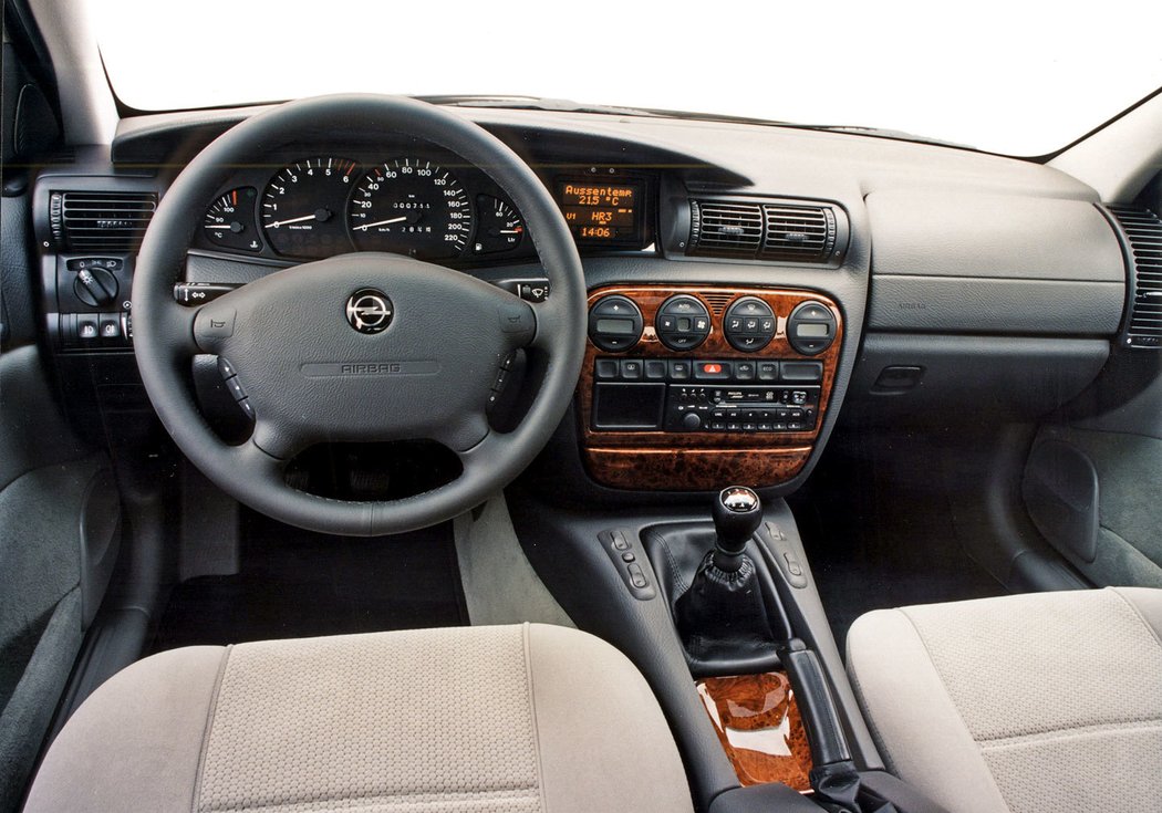 Opel Omega (B1) (1994–1999)