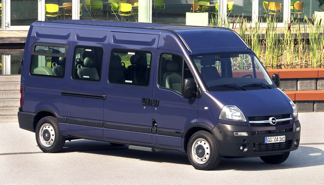 Movano ve formě minibusu je k mání ve verzi L3H2