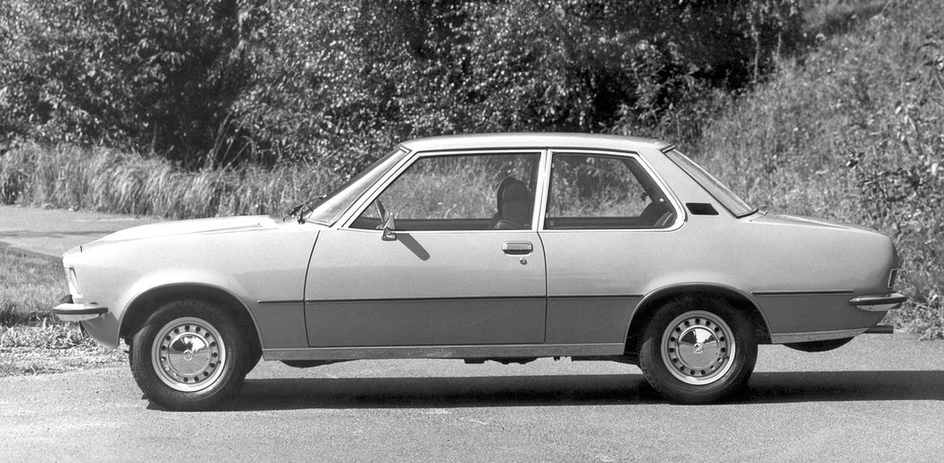 Opel Rekord 2-door Sedan (D) (1972–1977)