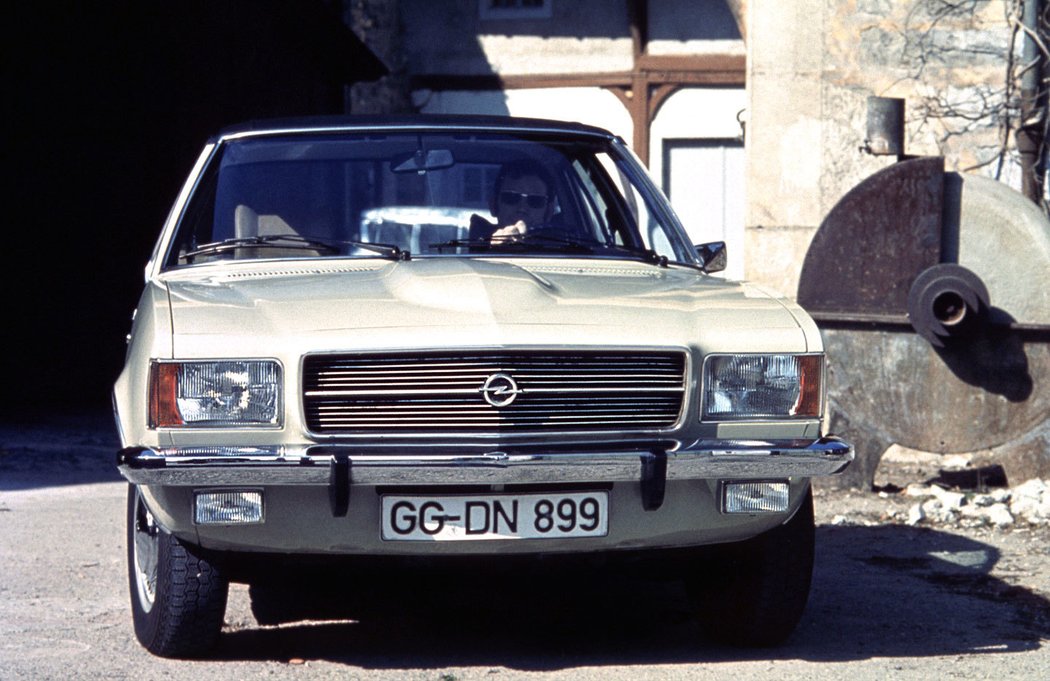 Opel Rekord 4-door Sedan (D) (1972–1977)