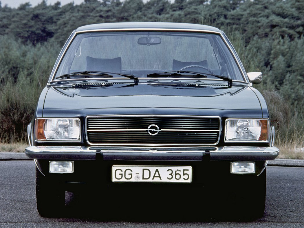 Opel Rekord 4-door Sedan (D) (1972–1977)