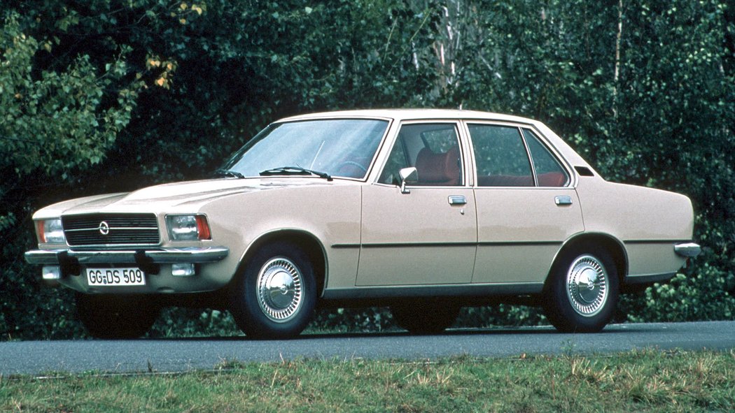 Opel Rekord 4-door Sedan (D) (1972–1977)