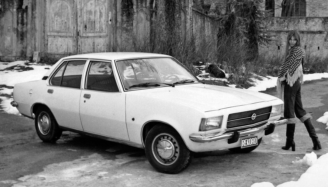 Opel Rekord 4-door Sedan (D) (1972–1977)