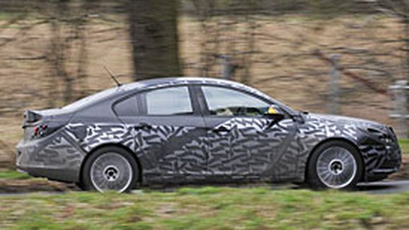 Opel vs. fotošpióni: proč a jak se maskují prototypy?