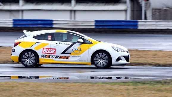 Soutěž v driftování, 7. kolo: Vítěz získá Opel Astra OPC