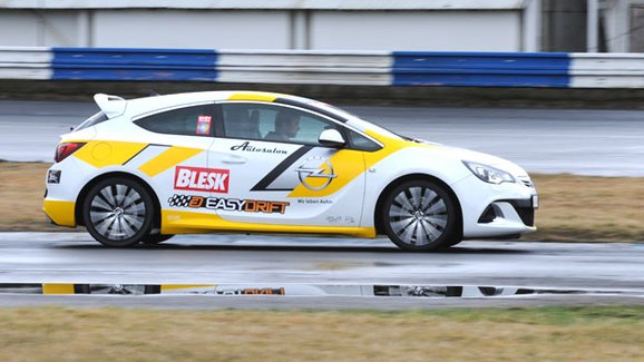 Soutěž v driftování, 20. kolo: Vítěz získá Opel Astra OPC