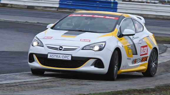 Soutěž v driftování, 15. kolo: Vítěz získá Opel Astra OPC