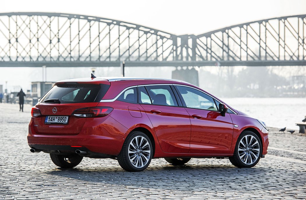 Opel Astra Sports Tourer 1.6 Turbo