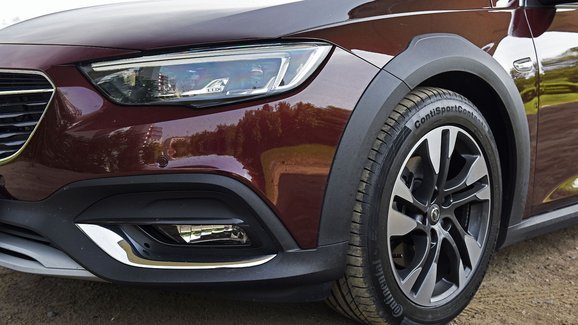 Opel Insignia se chce v příští generaci výrazně změnit. Promění se v crossover?