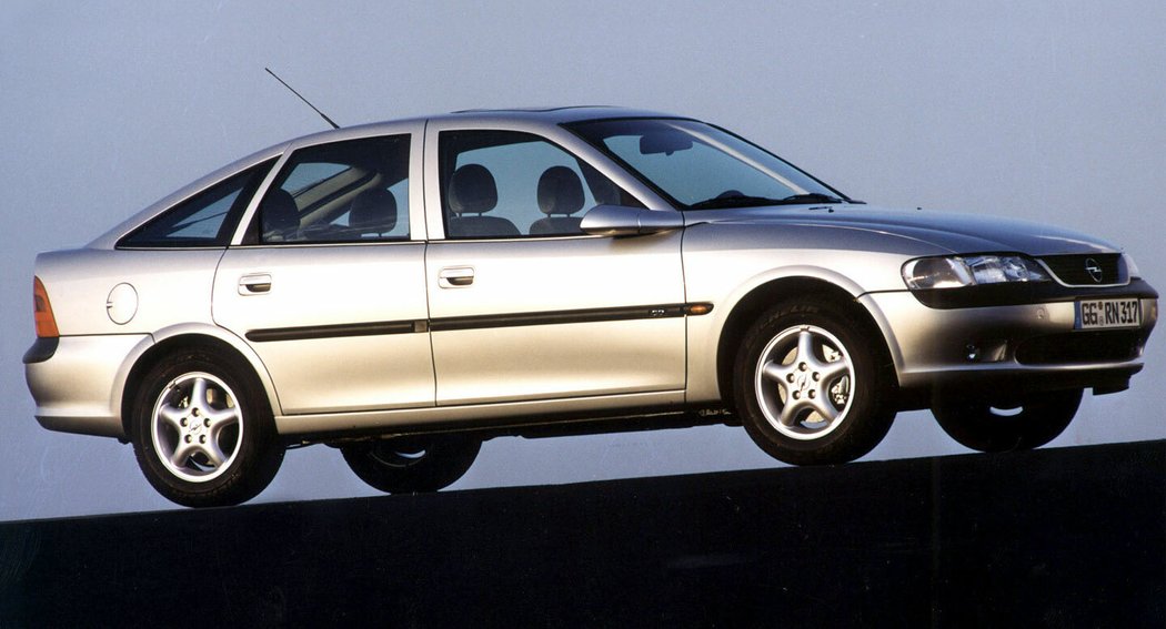 Opel Vectra CD hatchback (1995)