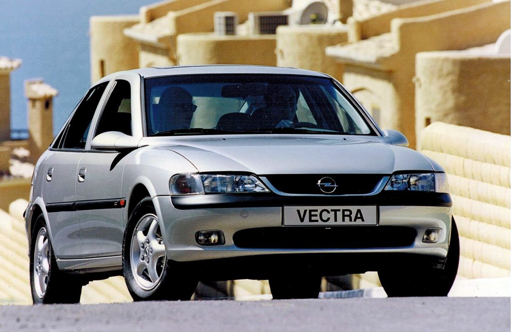 Opel Vectra CD hatchback (1995)