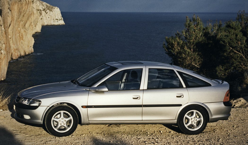 Opel Vectra CD hatchback (1995)