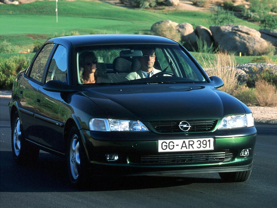 Opel Vectra CDX sedan (1995)