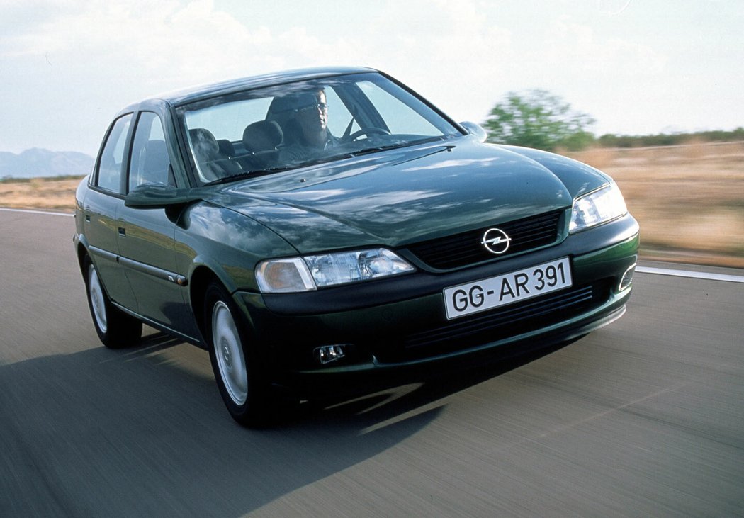 Opel Vectra CDX sedan (1995)