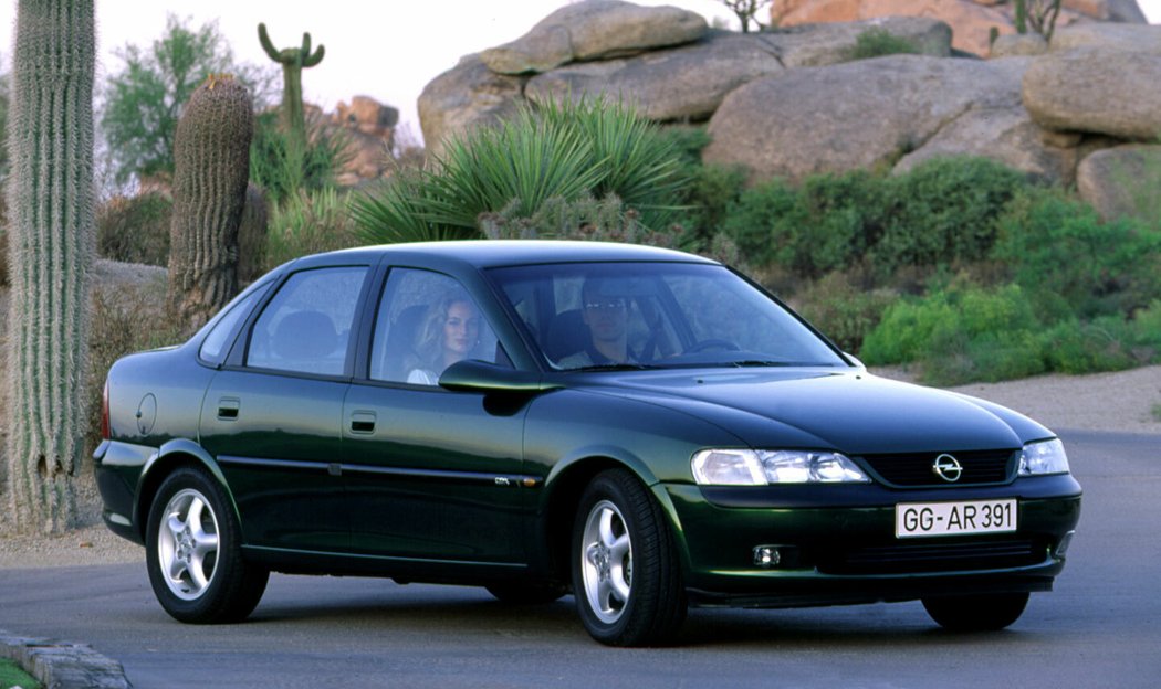 Opel Vectra CDX sedan (1995)