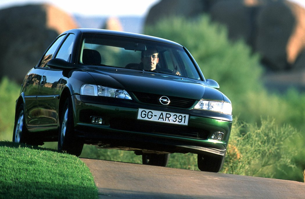 Opel Vectra CDX sedan (1995)