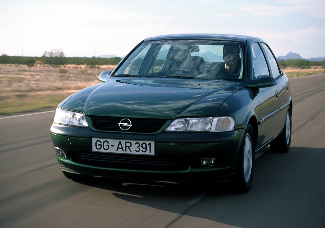 Opel Vectra CDX sedan (1995)