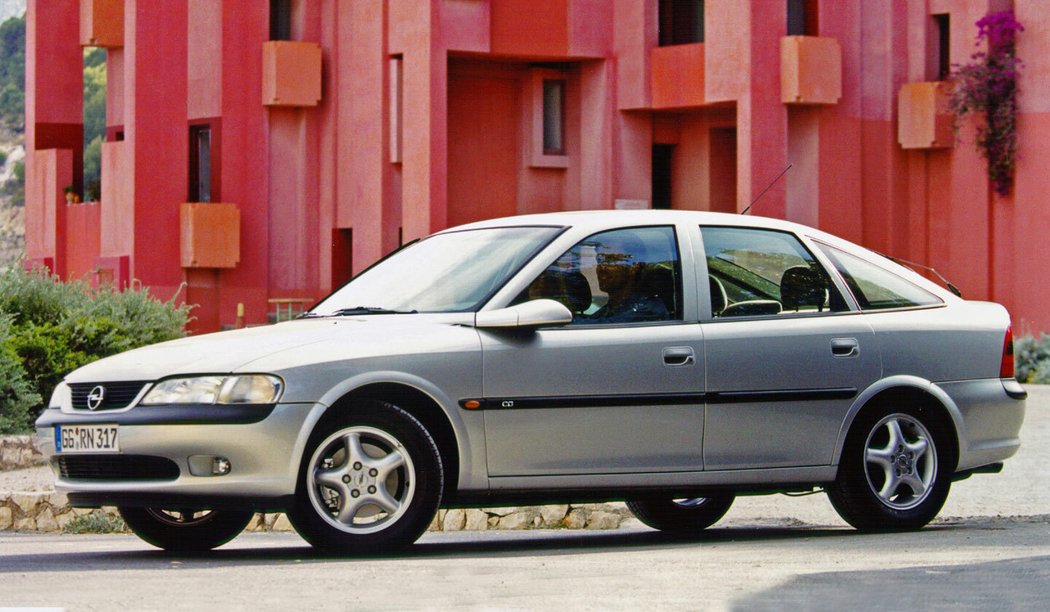 Opel Vectra hatchback (1995)