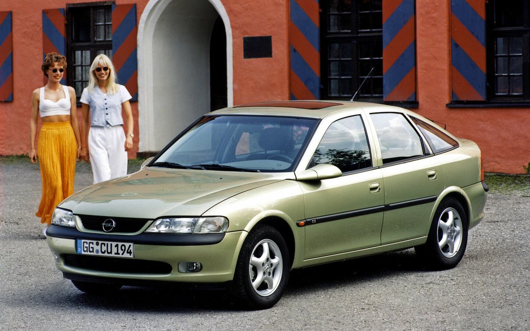 Opel Vectra hatchback (1995)