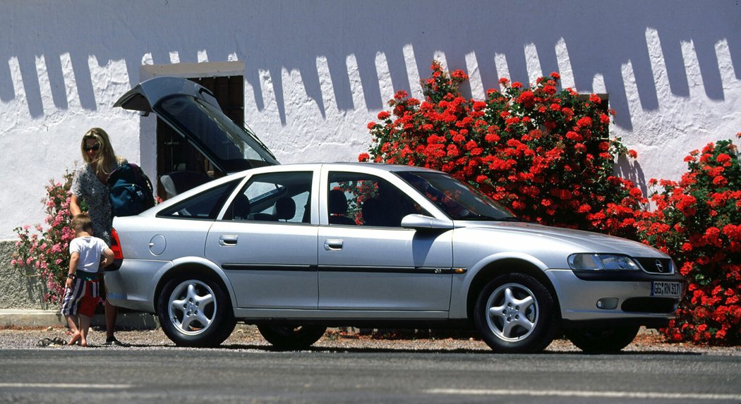 Opel Vectra hatchback (1995)