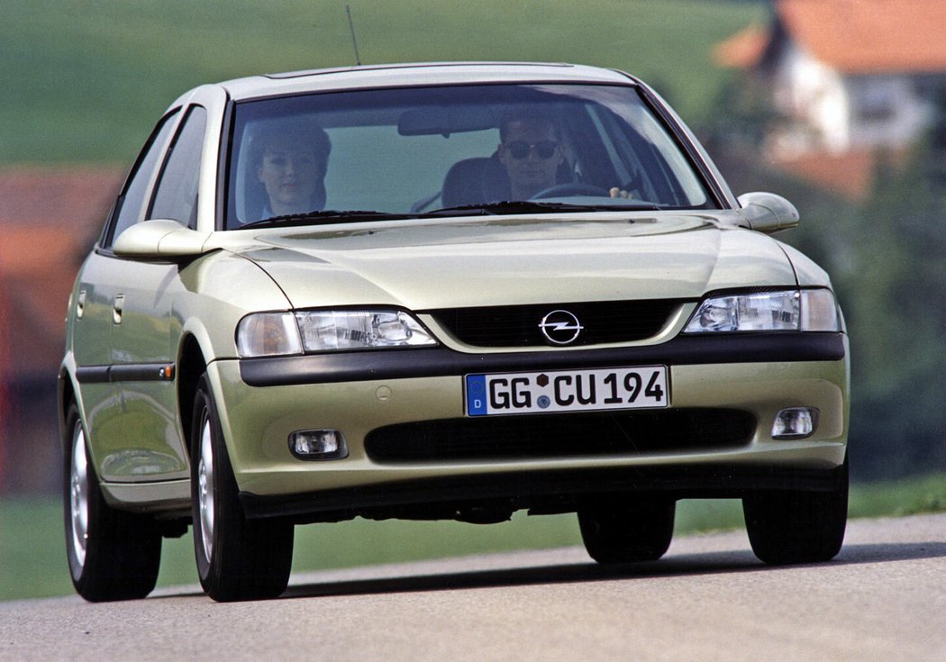 Opel Vectra hatchback (1995)