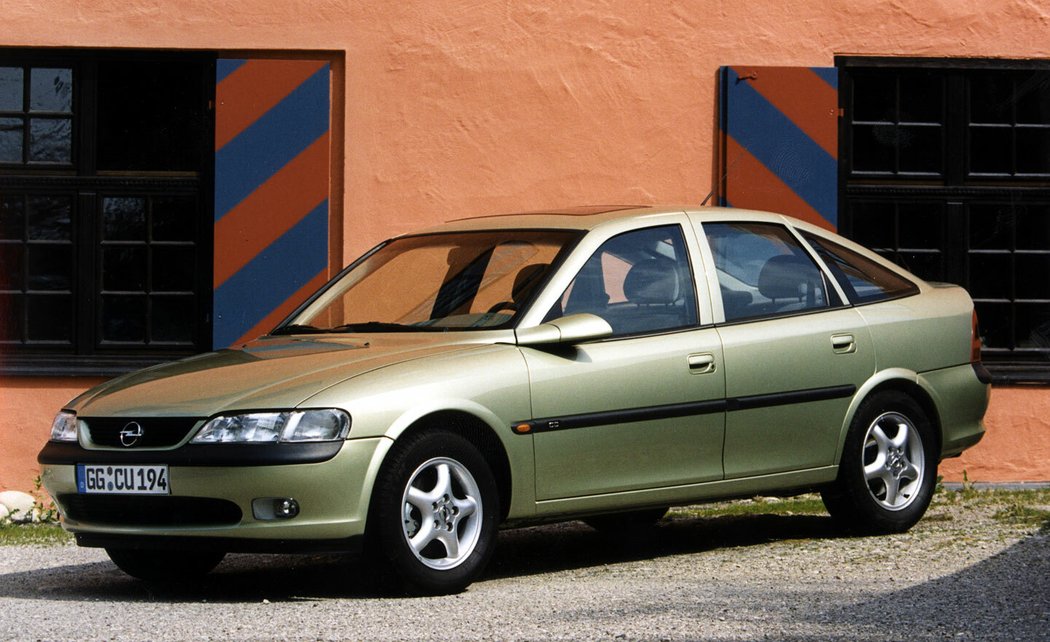 Opel Vectra hatchback (1995)