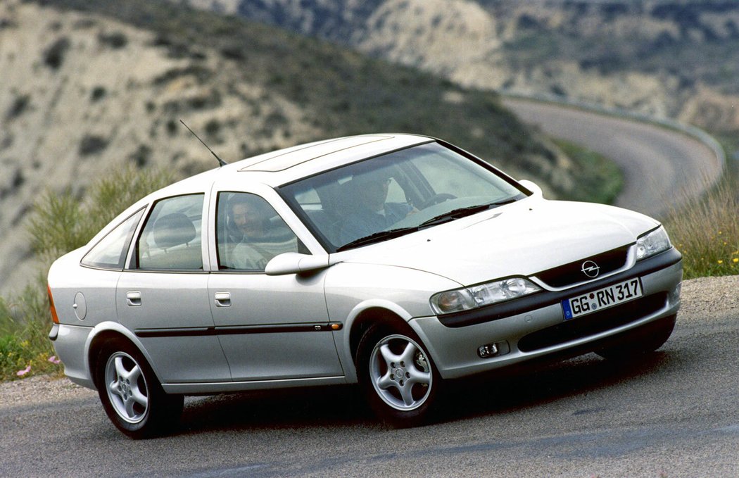 Opel Vectra hatchback (1995)