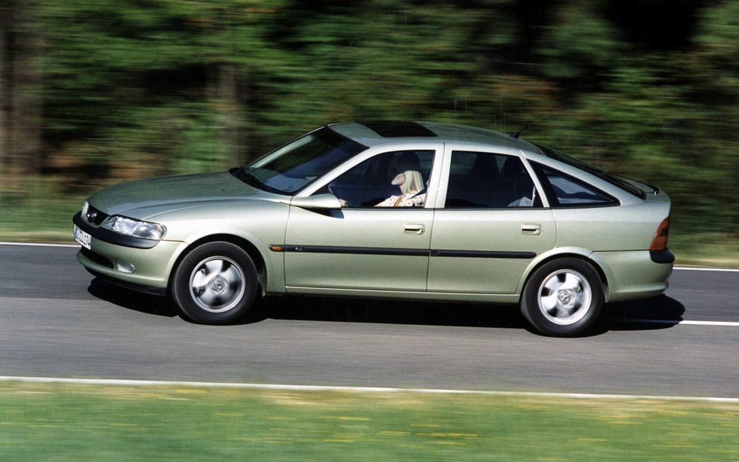 Opel Vectra hatchback (1995)