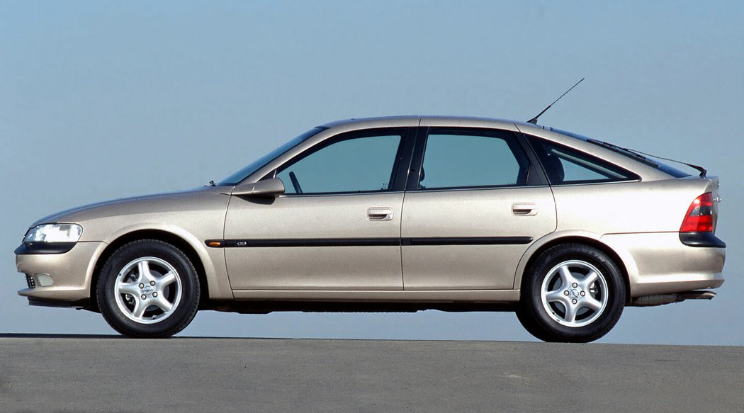 Opel Vectra hatchback (1995)