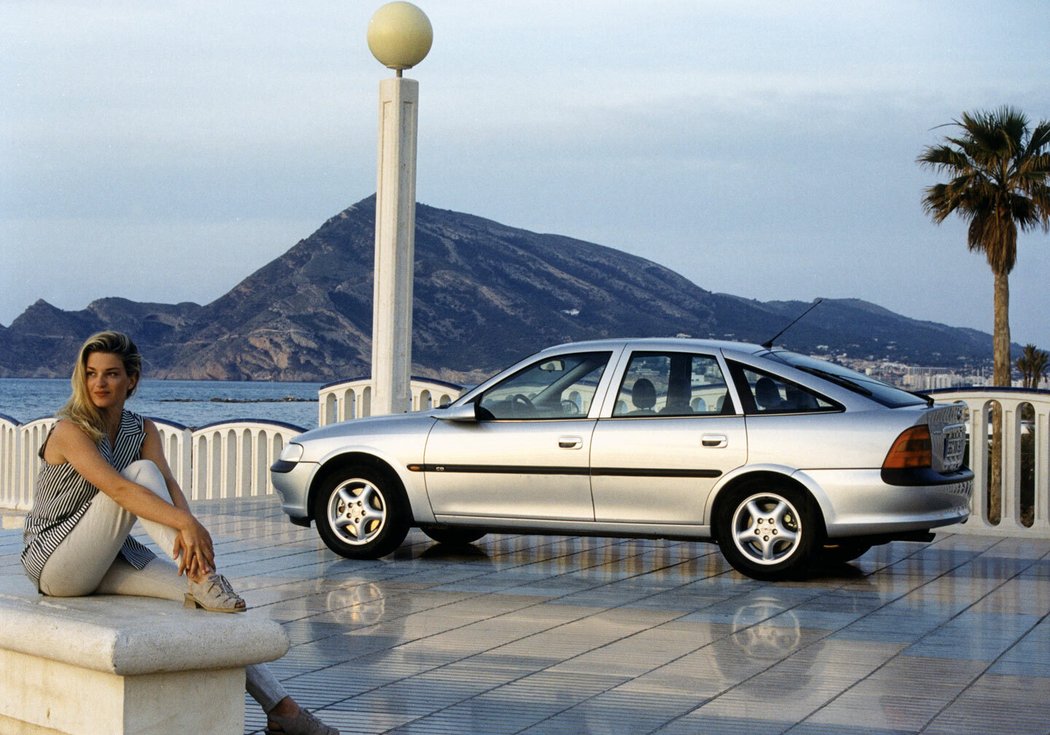 Opel Vectra hatchback (1995)
