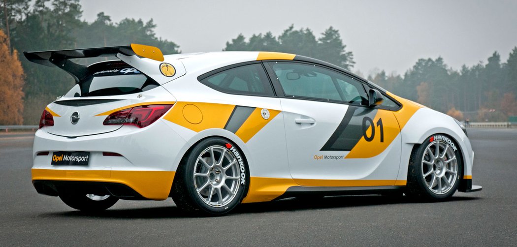 Opel Adam Cup a Astra OPC Cup