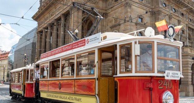Festival Open House zve během doprovodného programu na projížďku historickou tramvají, kterou navrhl slavný architekt Jan Kotěra.