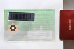 Cestující v pražské MHD mají nově na výběr mezi papírovými kupony na MHD (vlevo) a opencard (vpravo) za stejnou cenu.