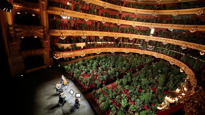 Opera v Barceloně zahrála pro květiny