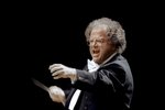 Newyorská Metropolitní opera (Met) propustila dlouholetého dirigenta a hudebního ředitele Jamese Levina